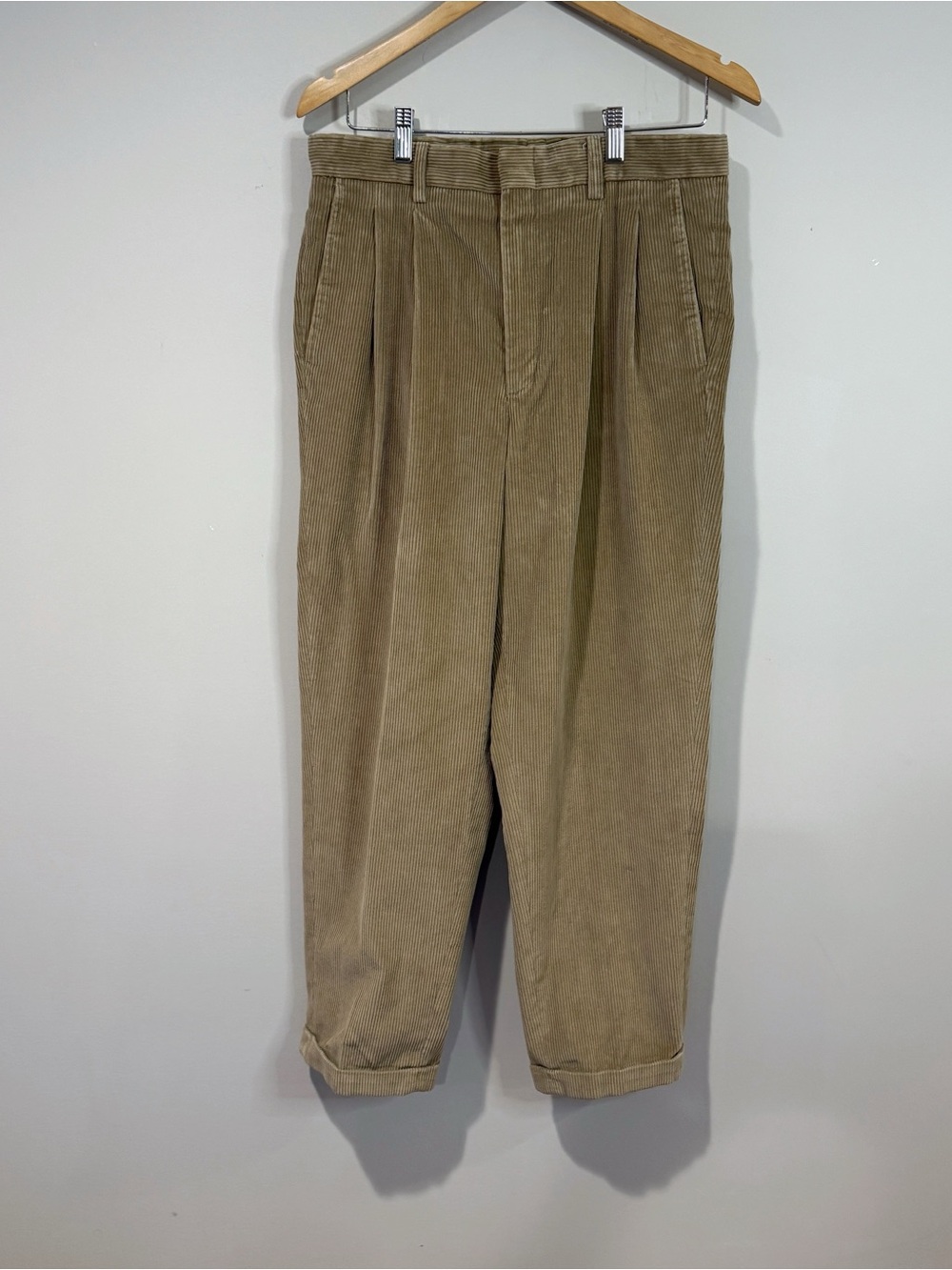 Eddie Bauer Men's 32x28 Tan Wide Wale Pleated Corduroy Pants Straight Leg Hemmed